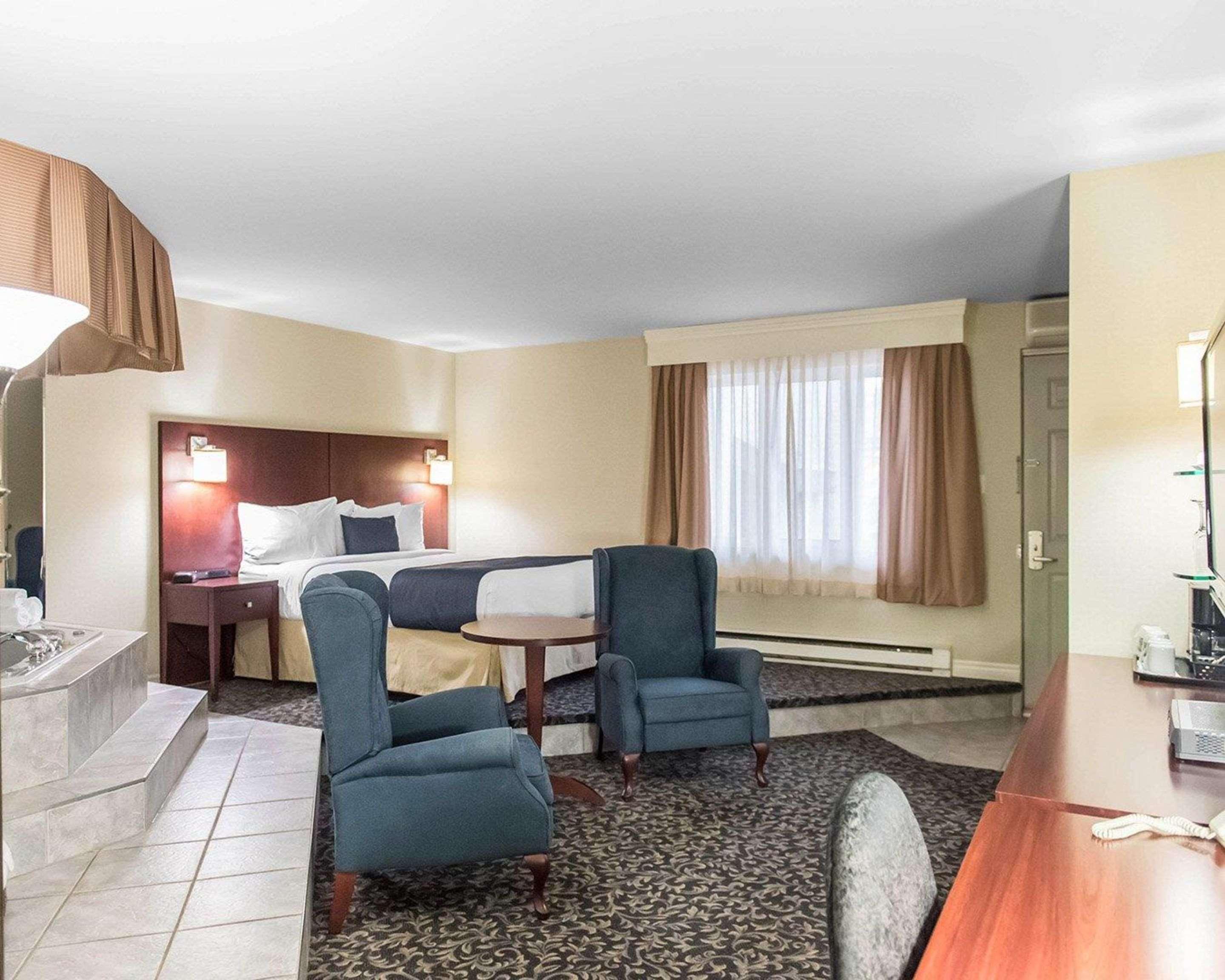 Quality Inn Mont-Laurier Exterior photo